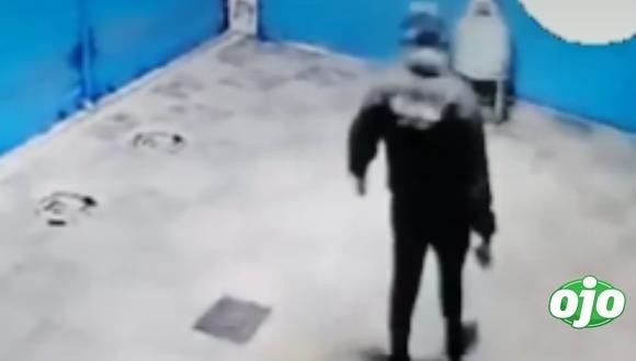 Камера засняла как охранник общается с невидимкой, но сам мужчина рассказал, что в тот момент перед ним была девочка | Призраки | Паранормальные новости | 26 Мая 2024
 
 