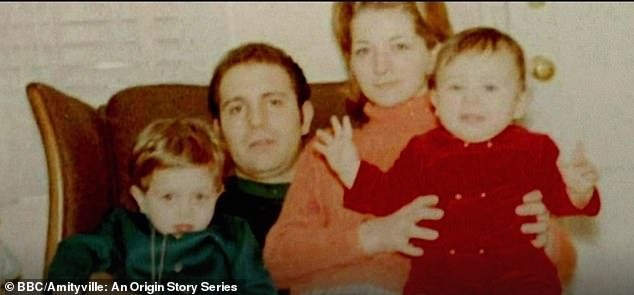 Семья, сбежавшая из дома ужасов Амитивилля, слышала странные голоса и видела призраков | Призраки | Паранормальные новости | 25 Февраля 2024
 
 