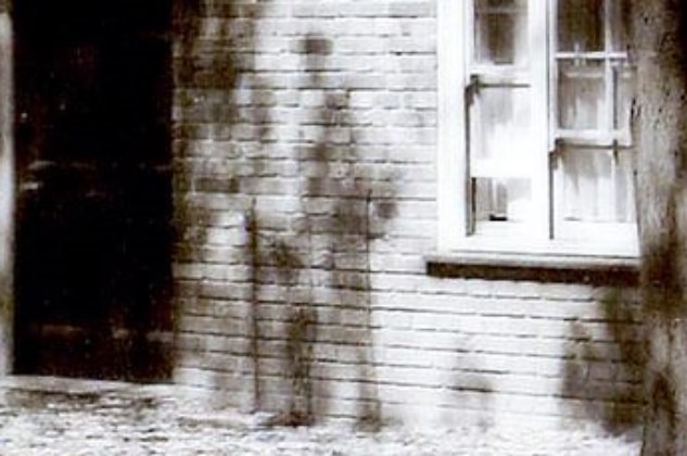 На фото 1920