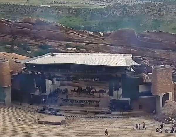 НЛО над концертной площадкой Red Rocks в Колорадо
 
 