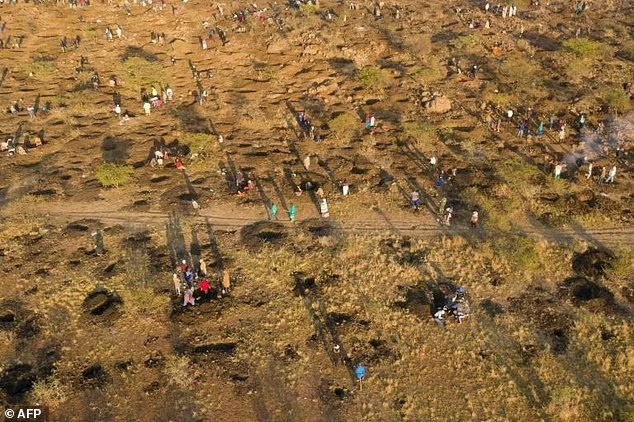 После случайной находки камней, похожих на алмазы, ЮАР охватила массовая «Алмазная лихорадка» 