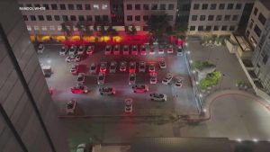 san francisko roboty taksi waymo signaljat po nocham i derutsja za parkovochnye mesta 883f6f5