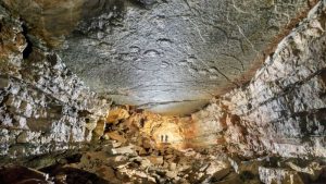 sledy gigantskih dinozavrov obnaruzheny na potolke peshhery f7a39d4