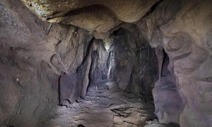 v znamenitoj peshhere gorhem obnaruzhena potajnaja kamera 9ddb8de