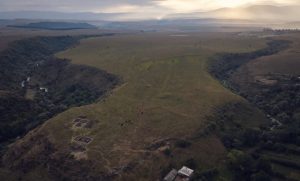 na kavkaze obnaruzhena ogromnaja drevnjaja krepost so stenoj dlinoj 1 kilometr i vozrastom 3 000 let 01b50aa 1